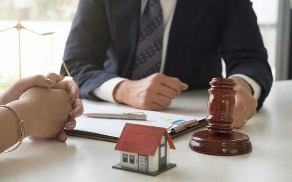 Online vs. Live Auctions: The Best Way to Sell Real Estate, Land & Equipment in Kentucky and Tennessee